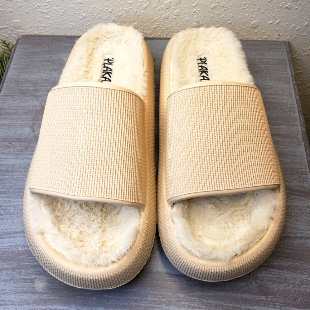 Plaka Beige Fur-Lined Slides women's size 9 (sa2)